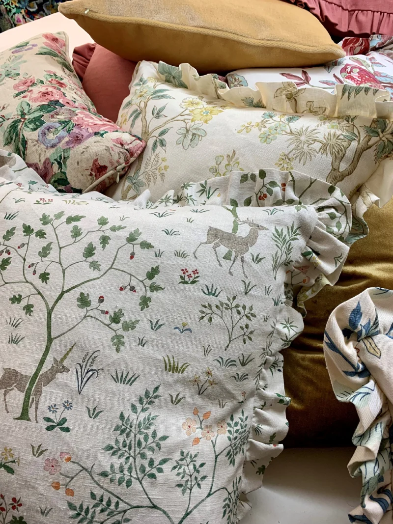 Scatter cushions